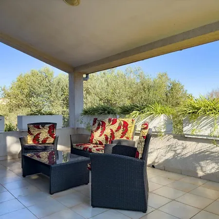 Tatil Evi House For 12 People Close To The Sea Pula