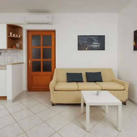 House For 12 People Close To The Sea Tatil Evi