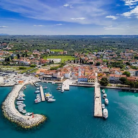 House For 12 People Close To The Sea * Pula