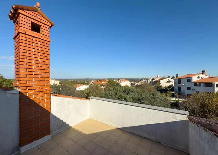 House For 12 People Close To The Sea *