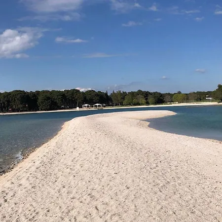 Ferienhaus House For 12 People Close To The Sea Pula