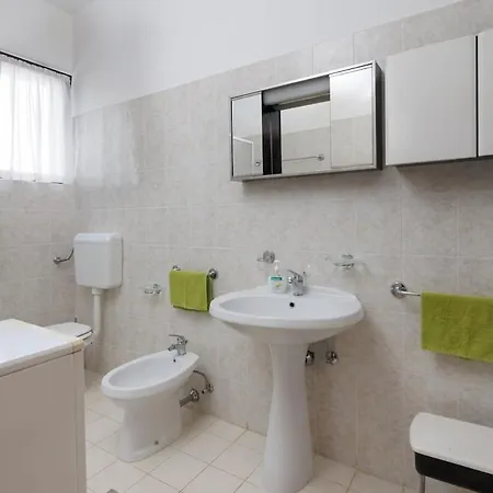 Ferienhaus House For 12 People Close To The Sea Pula