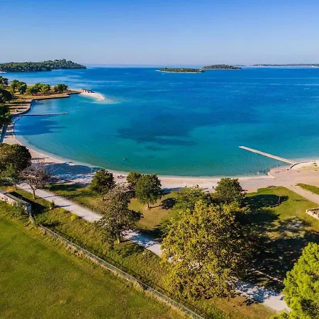 House For 12 People Close To The Sea Ferienhaus Pula