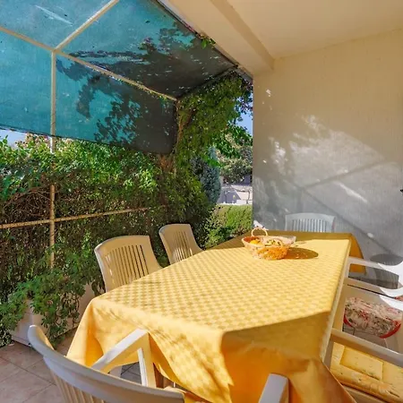 House For 12 People Close To The Sea Ferienhaus