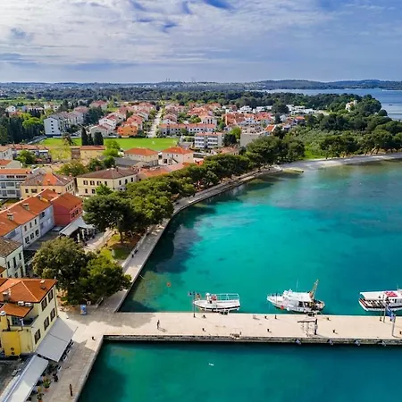 House For 12 People Close To The Sea Casa de Férias *