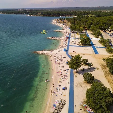 House For 12 People Close To The Sea Ferienhaus Pula