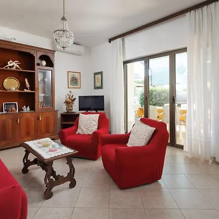 Ferienhaus House For 12 People Close To The Sea Pula