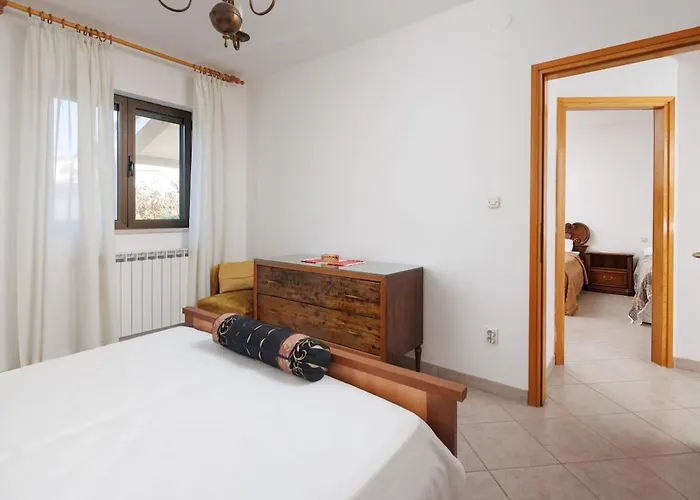 Dom wakacyjny House For 12 People Close To The Sea Pula