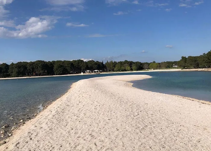 Dom wakacyjny House For 12 People Close To The Sea Pula
