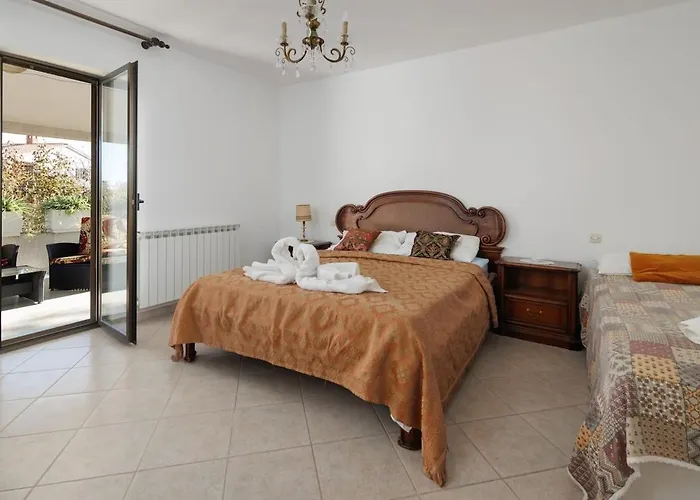 House For 12 People Close To The Sea Dom wakacyjny Pula