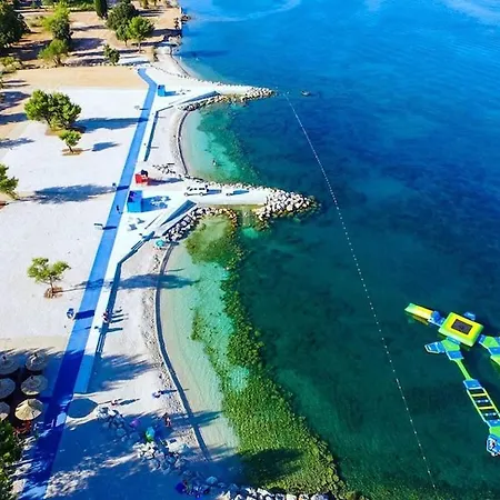 펜션 House For 12 People Close To The Sea