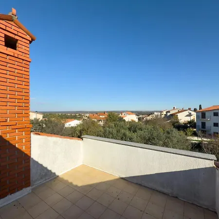 House For 12 People Close To The Sea *