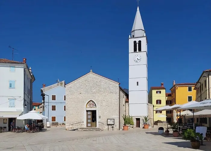 House For 12 People Close To The Sea Pula