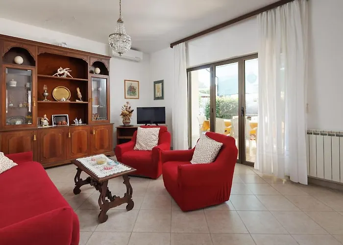 Holiday home House For 12 People Close To The Sea Pula